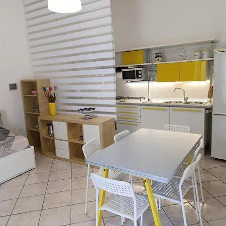 Casa Con Ampio Giardino E Patio Feriehus